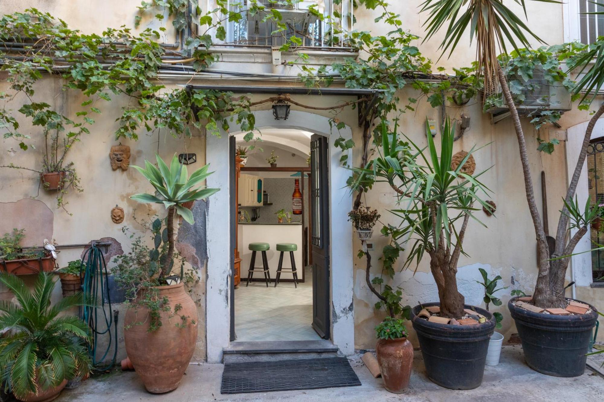 Cortile San Michele Villa Catania Bagian luar foto